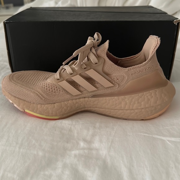 Adidas women's ultraboost 21 US6.5 - Picture 7 of 10